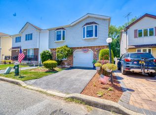10 Rose Ln, Staten Island, NY 10312