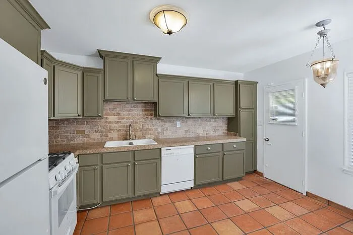 1209 E Meadowbrook Ave — Photo 9