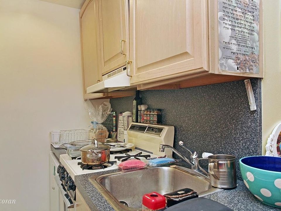 2nd image of 49 Willow St APT 1A