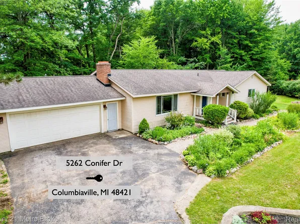 5262 Conifer Dr, Columbiaville, MI 48421