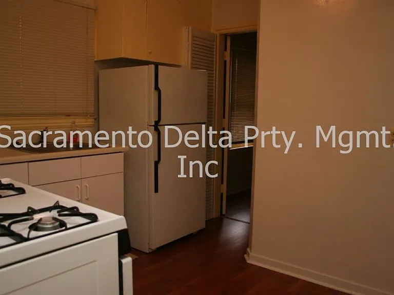 1712 F St #4 — Photo 14