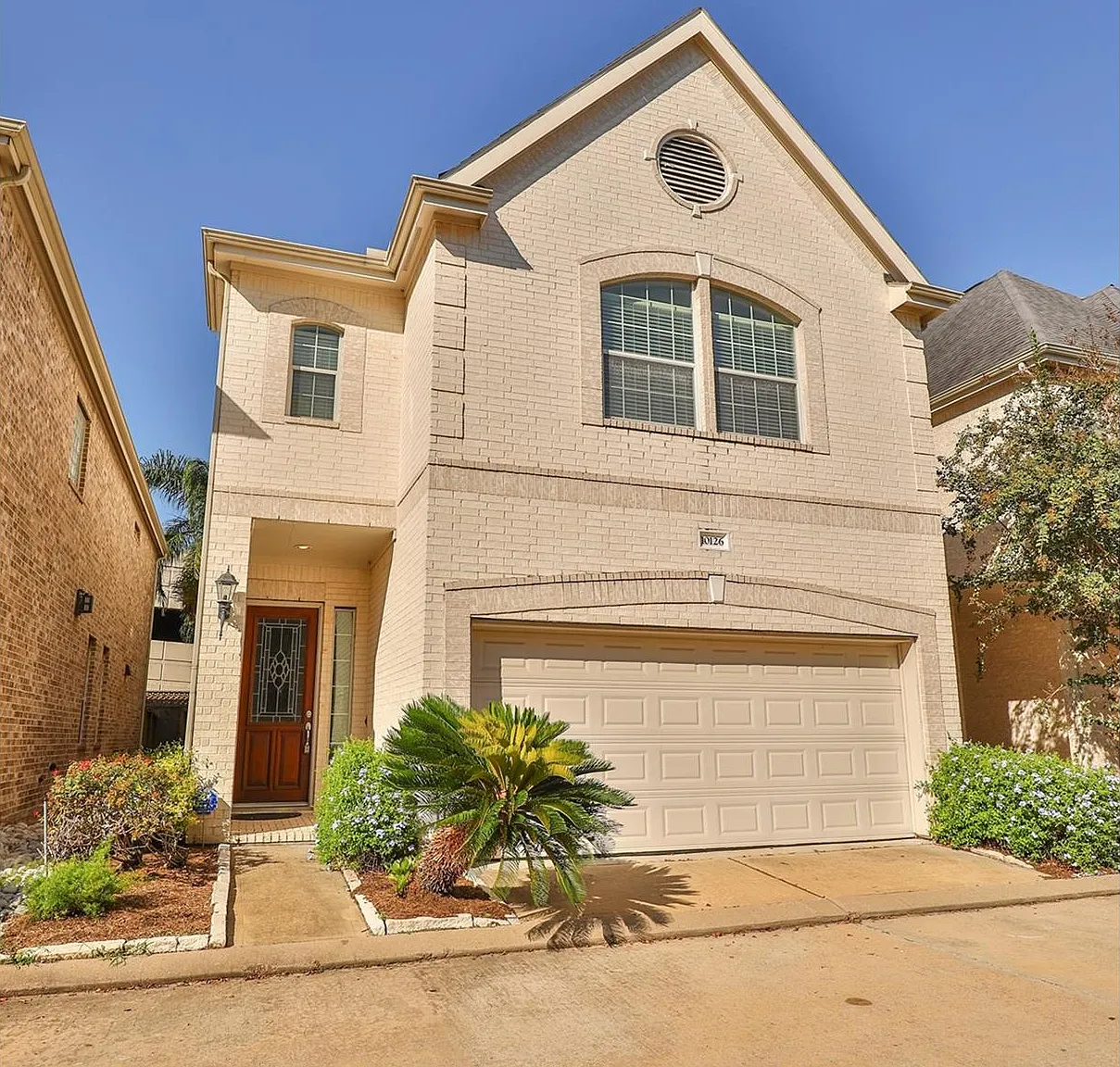 3 bed, 3.5 bath, 3294 sqft, $3,200 — Photo 1