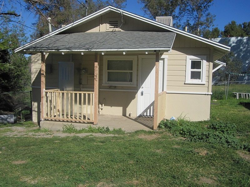 1st image of 1349 1/2 Fairview Ln