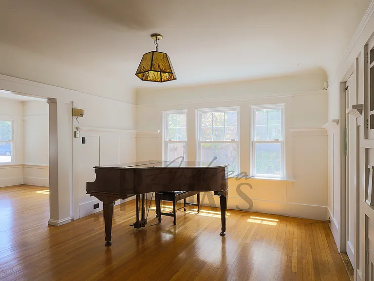 6011 Hillegass Ave — Photo 5
