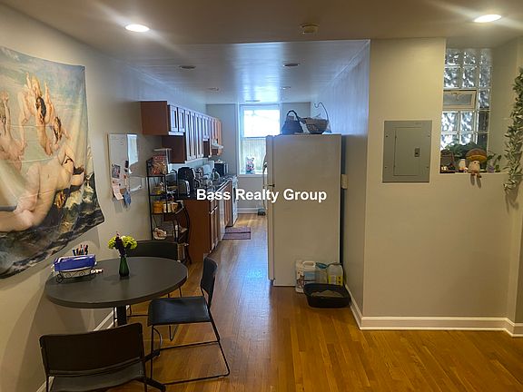 5th image of 6974 N Greenview Ave #G