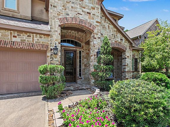 4th image of 11 Canoe Bend Dr
