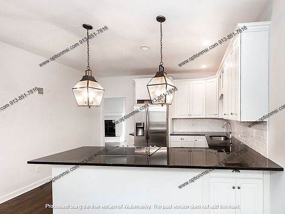 4th image of 4842 Belleview Ave
