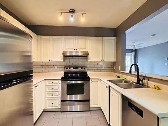 3rd image of 3085 Primrose Ln #302