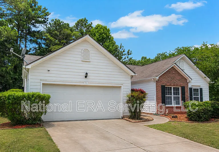155 Greenland Dr — Photo 2