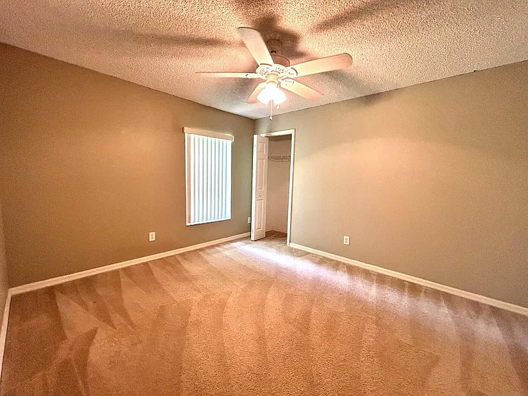 4760 Manchester Dr — Photo 11