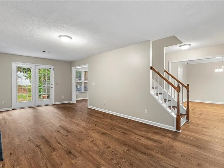 2320 Meadow Gate Dr — Photo 5