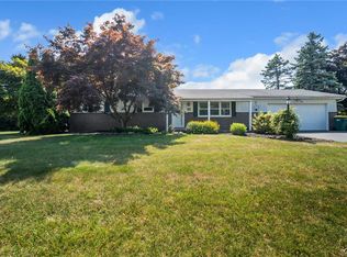 5732 Crescent Dr, Schnecksville, PA 18078