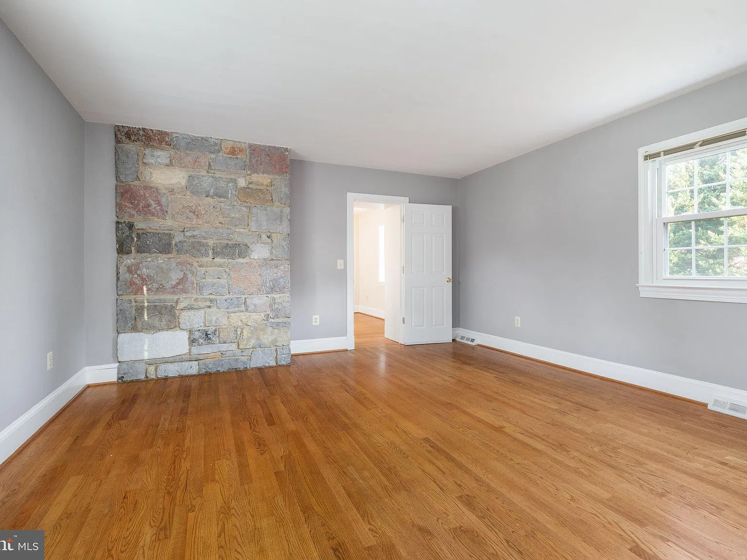4 bed, 2.5 bath, 1964 sqft, $3,500 — Photo 4