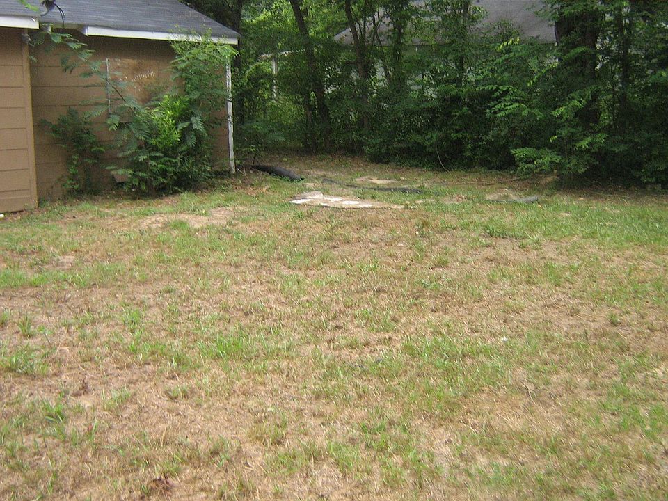 2nd image of 214 Vandergriff St