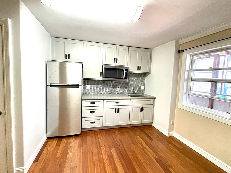1281 25th Ave #B — Photo 3