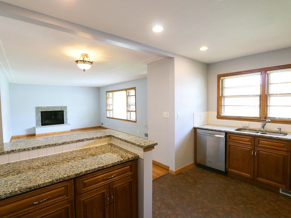 Open Concept kitchen to living room