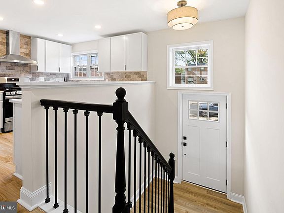 3rd image of 3609 Essex Ln