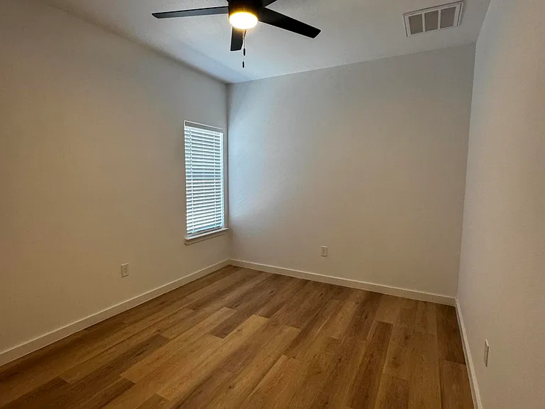 1207 Corpus Ave #A — Photo 7