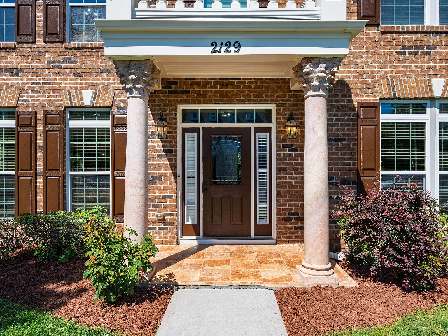 6 bed, 5.0 bath, 4349 sqft, $4,300 — Photo 3