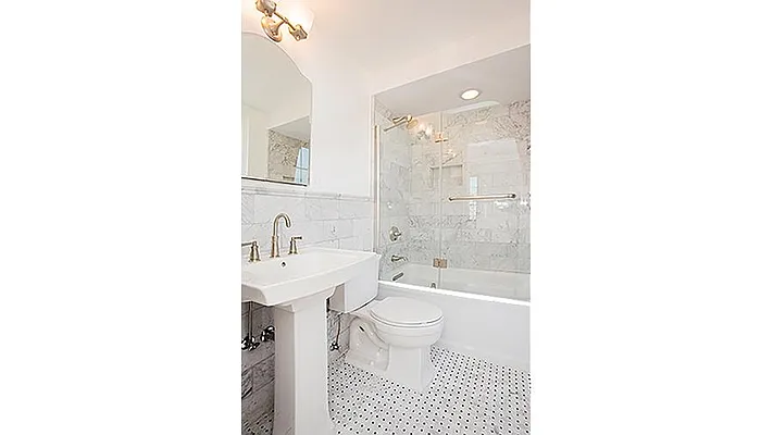 Sold by Fenwick Keats Real Estate | media 10