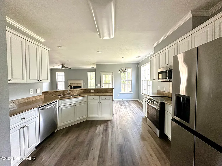 1305 Wickham Ct — Photo 12