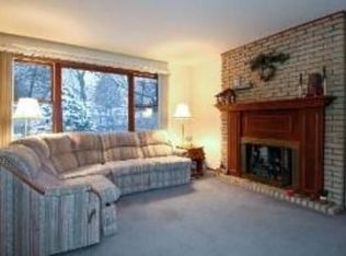 431 Edwards Ave, Dundee, IL 60118