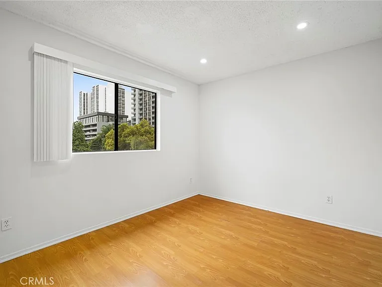 330 Pioneer Dr #7 — Photo 15