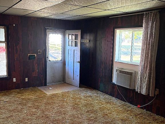2nd image of 552 8th St