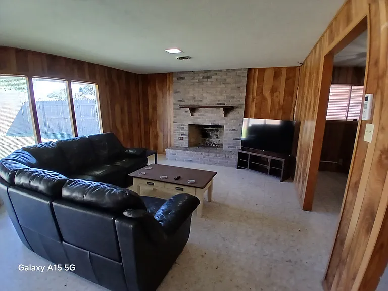 749 Burkshire Dr — Photo 17