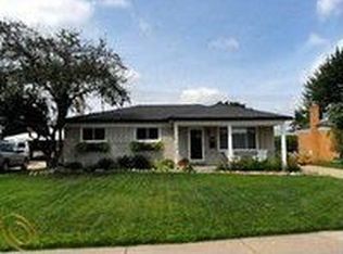 33827 Cornelissen Dr, Sterling Heights, MI 48312