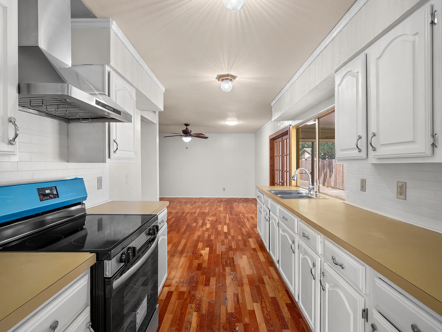 3 bed, 1695 sqft, $2,300 — Photo 4