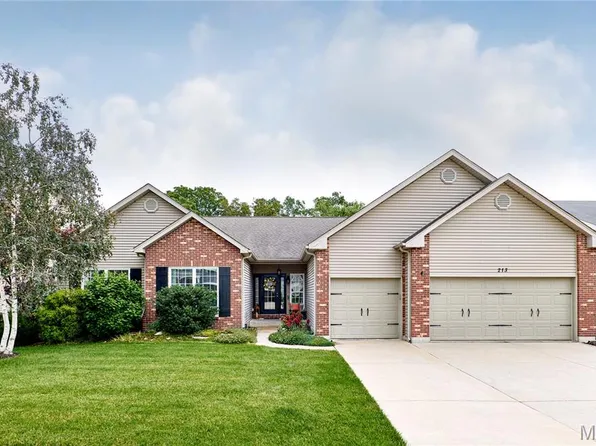 213 Carlton Point Dr, Wentzville, MO 63385