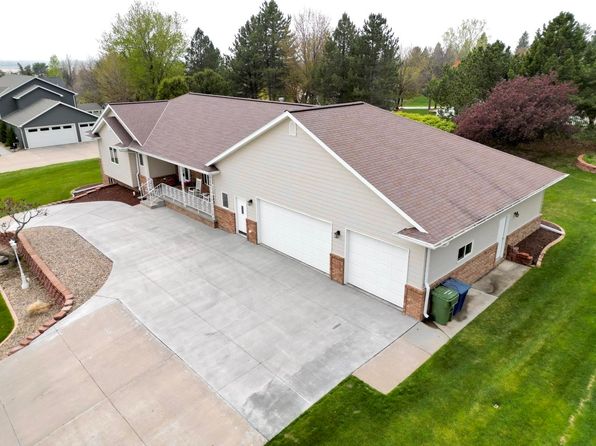 10 Rolling Hills Rd, Kearney, NE 68845