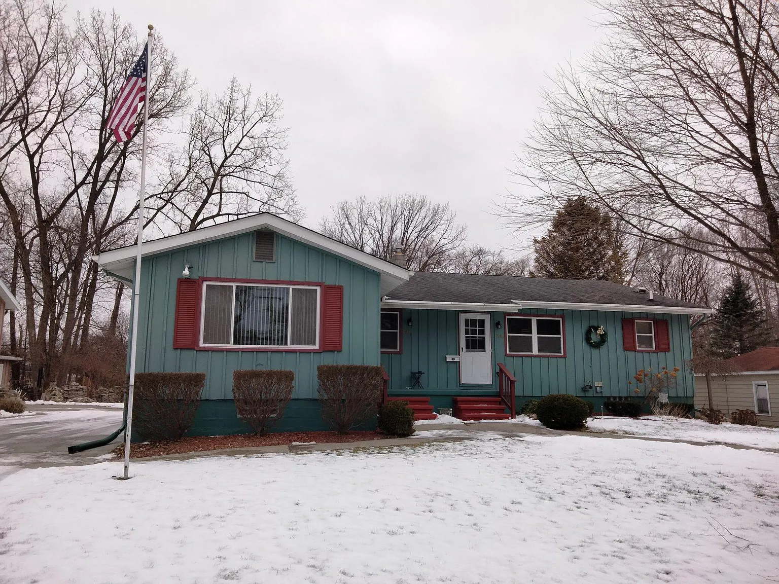 3 bed, 2.5 bath, 1978 sqft, $1,500 — Photo 1