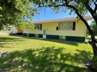 115 Jeffrey St NE, Devils Lake, ND 58301