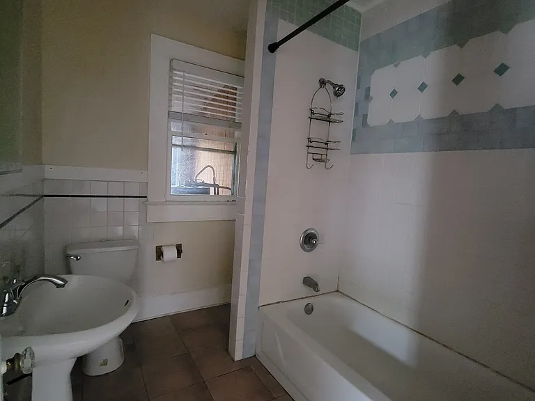 225 11th Ave N #1 — Photo 10