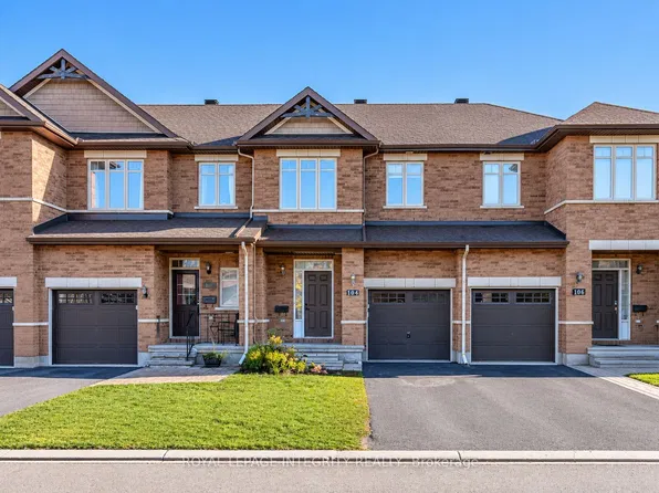104 Watchhorn Grv, Ottawa, ON K1V 2N2