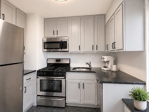 4th image of 135 Montgomery St APT 16A