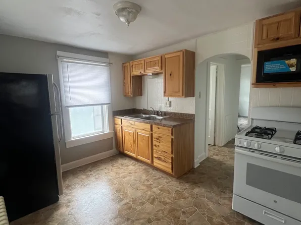 413 E McCarty St APT 4, Jefferson City, MO 65101