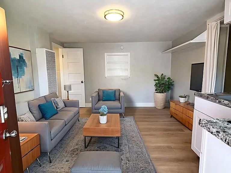 Iron Springs Apartments — Photo 19