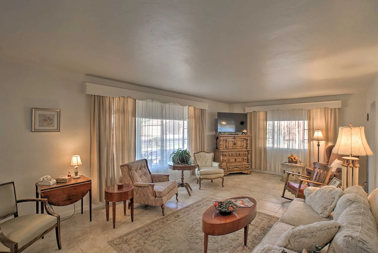 2 bed, 1.0 bath, 1119 sqft, $3,808 — Photo 1