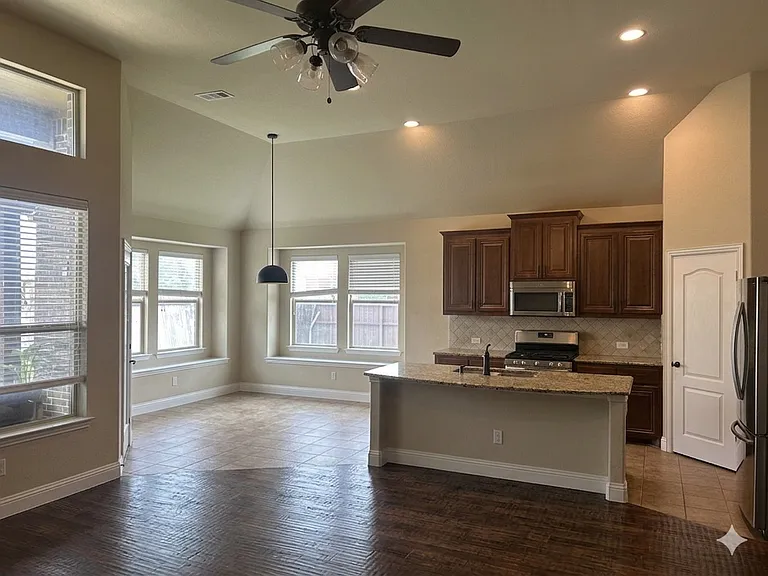 1120 Haskell Dr — Photo 7