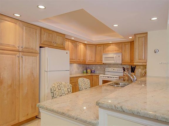 5th image of 100 Bluff View Dr APT 608A