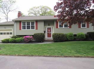 19 Sun Valley Dr, Braintree, MA 02184