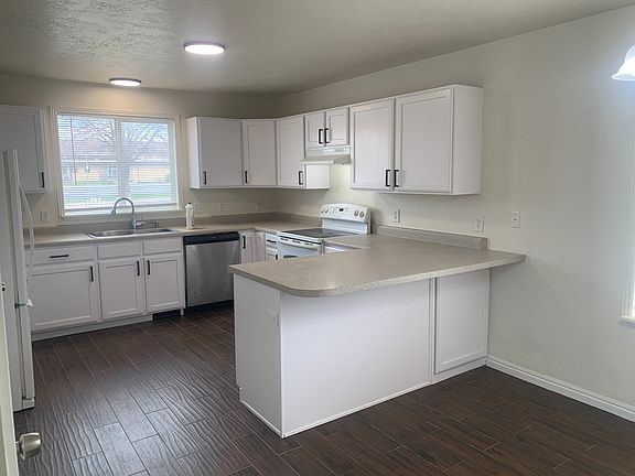 4th image of 3209 W Meadow Leaf Ct