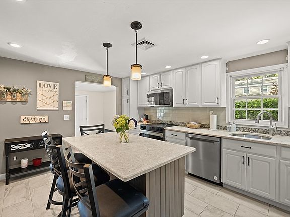 5th image of 8 Robinwood Dr