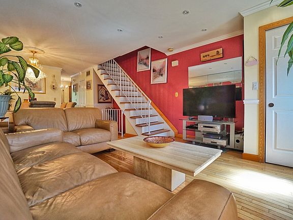 5th image of 130 Long Pond Ln