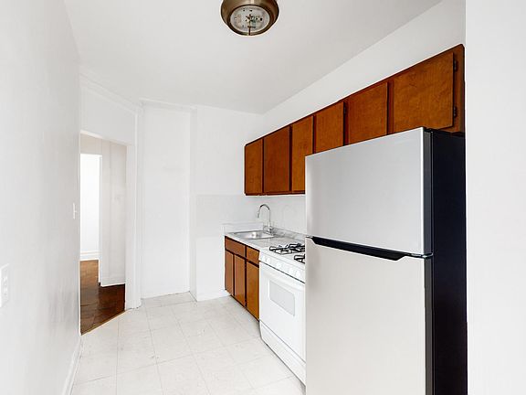 3rd image of 1200 College Ave #E5
