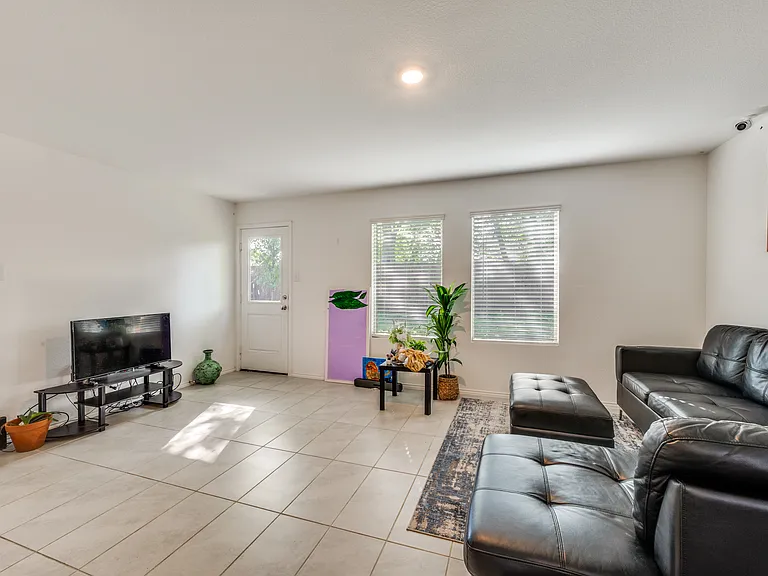 1416 Claireborne Ct — Photo 18