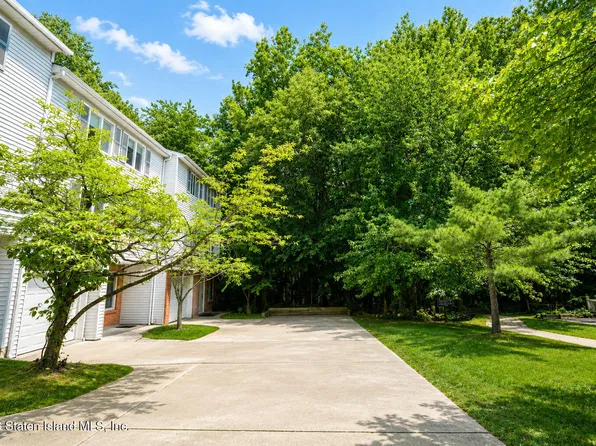 176 Ilyssa Way, Staten Island, NY 10312